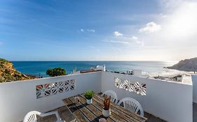 Comfy Flat W/ Rooftop Beach View By Lovelystay