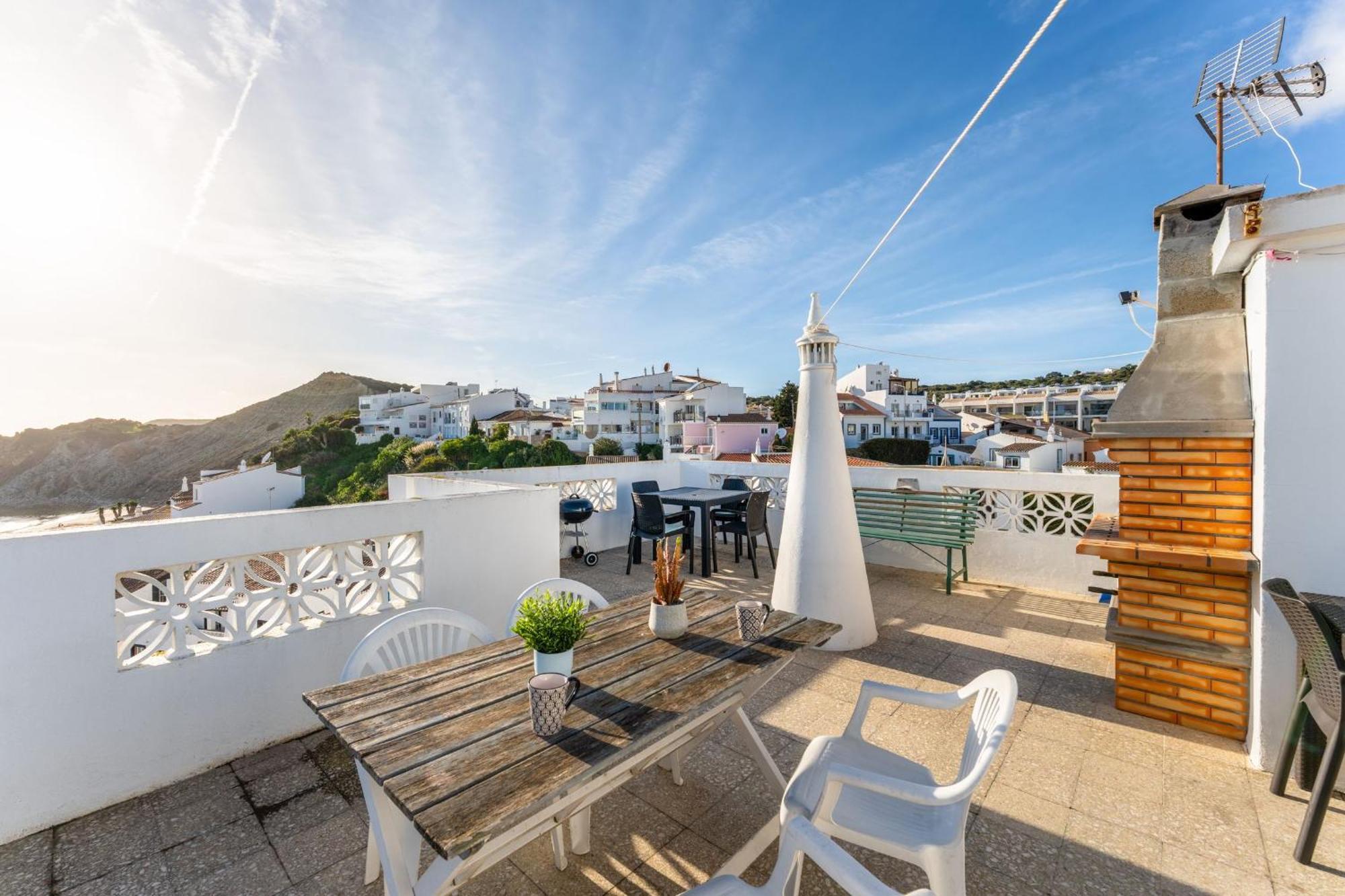 Comfy Flat W/ Rooftop Beach View By Lovelystay Burgau Exterior foto
